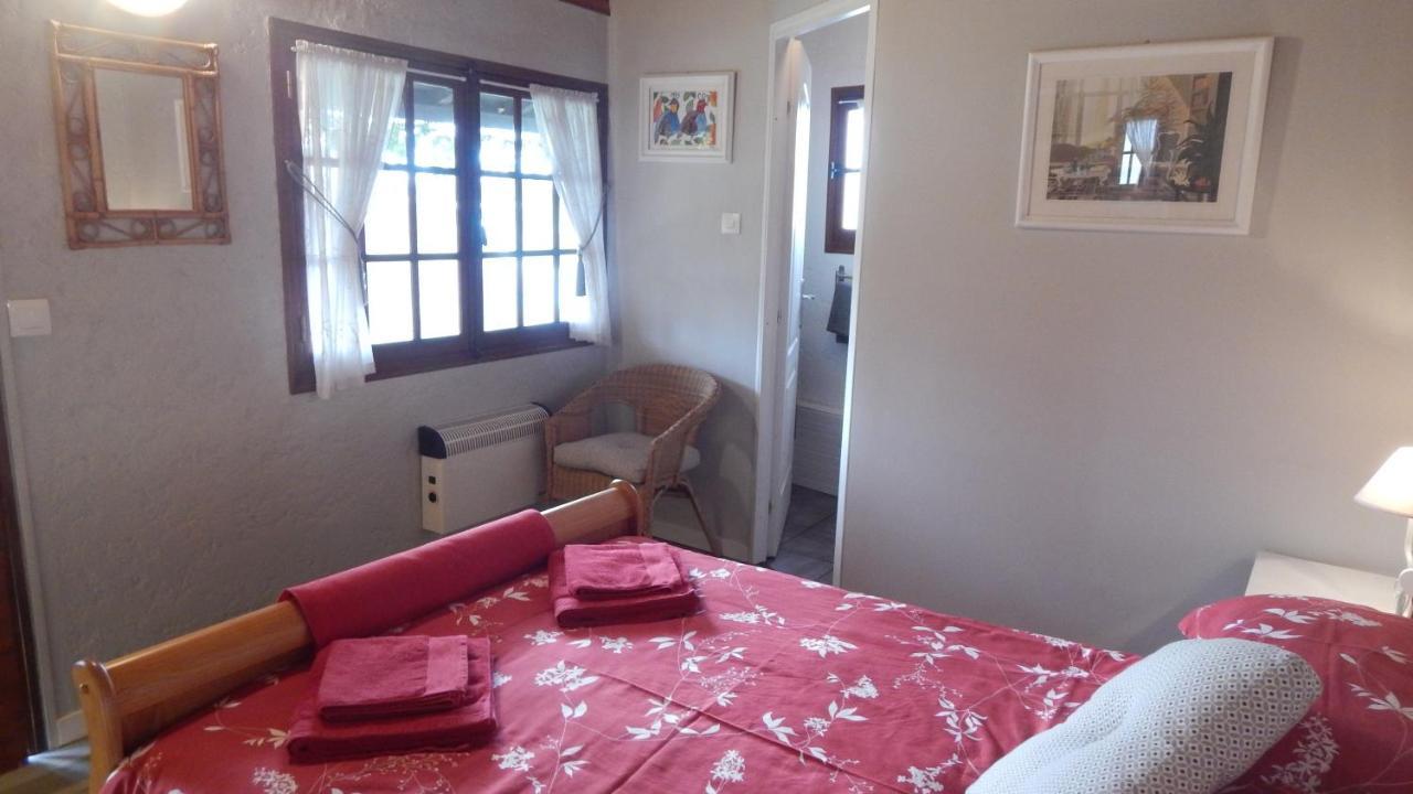 The Petite Chalet Chambre D'Hotes L'Isle-Jourdain  エクステリア 写真