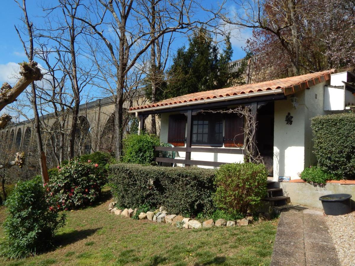 The Petite Chalet Chambre D'Hotes L'Isle-Jourdain  エクステリア 写真