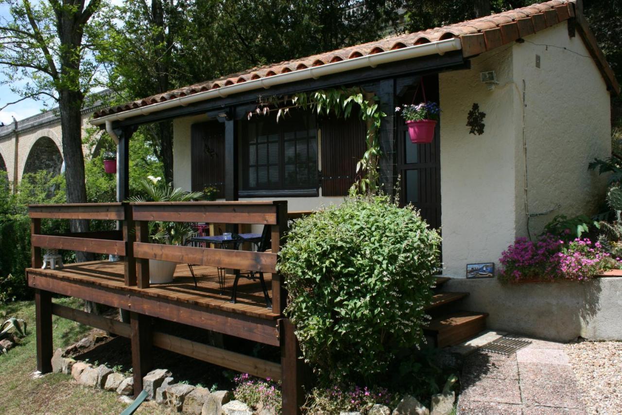 The Petite Chalet Chambre D'Hotes L'Isle-Jourdain  エクステリア 写真